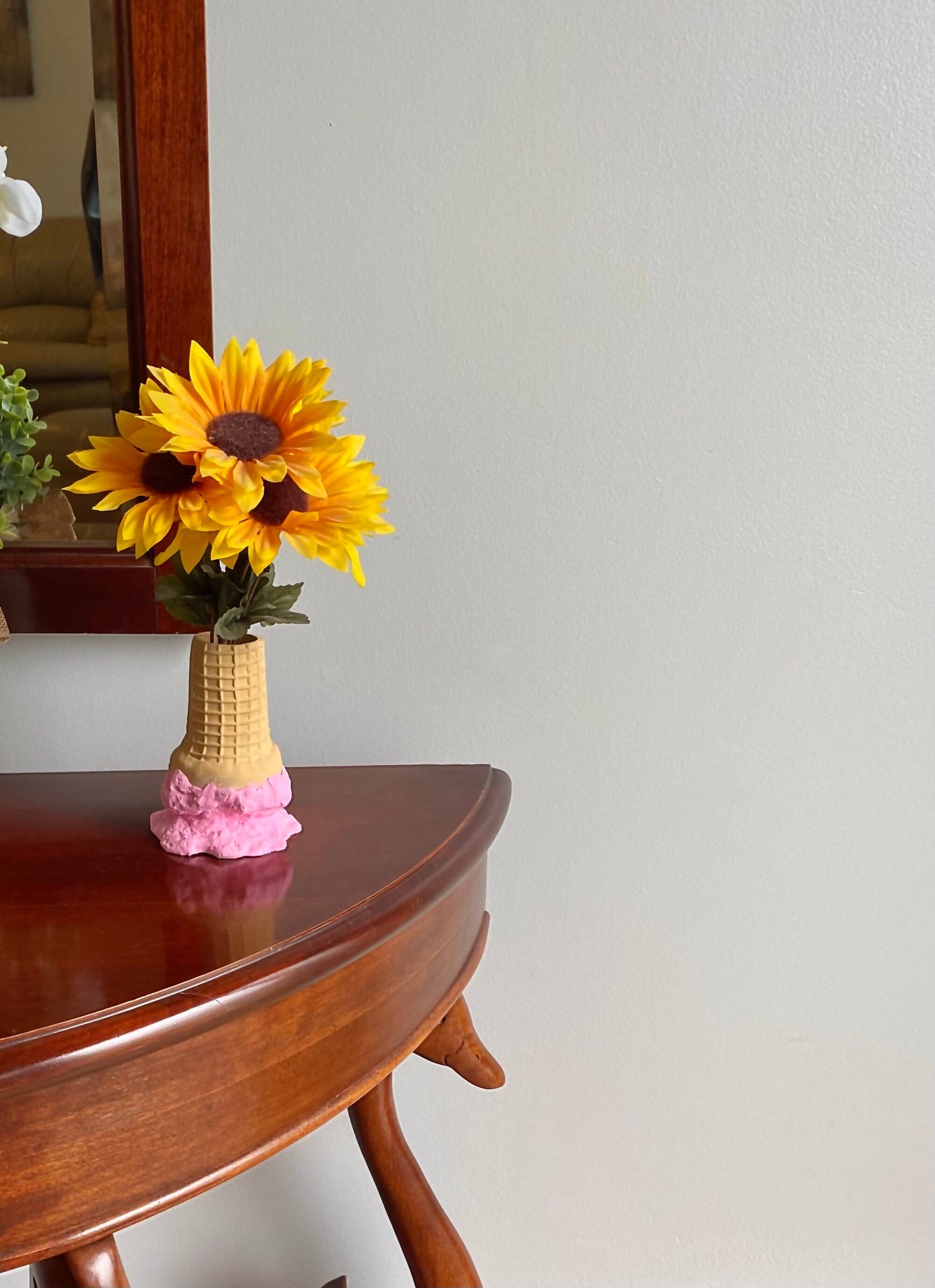 Ice-cream cone, Makeup brush holder, pen cup, paintbrush holder, organizer, food art decor for the modern home